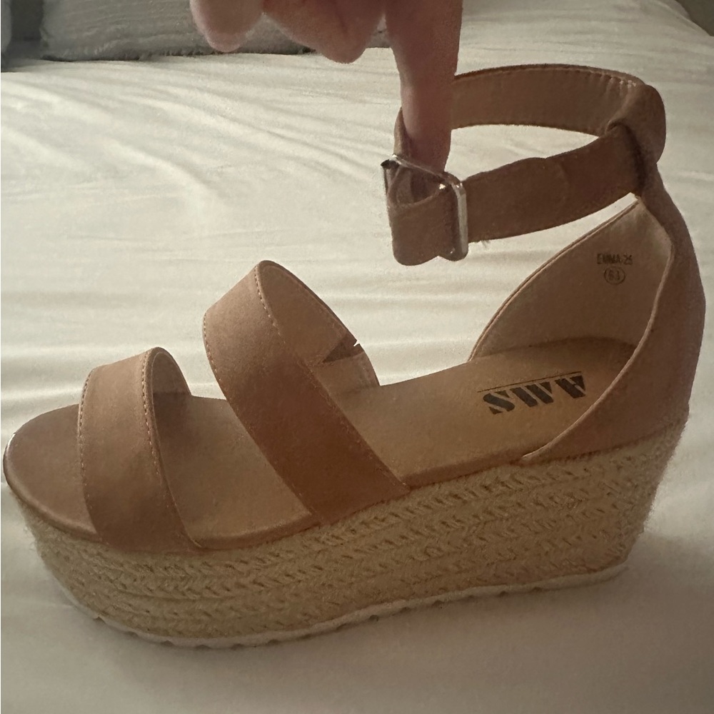 NWOT AMS Camel Wedge Sz 6.5